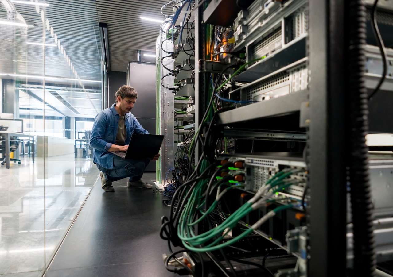 Datacenter Monteur in opleiding